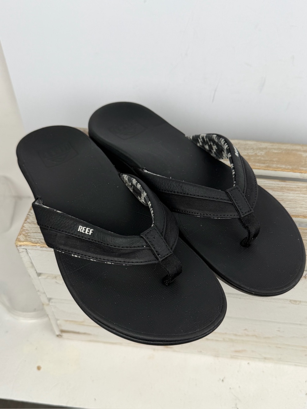 Reef Black Ortho-Bounce Coast women's sandals size 8